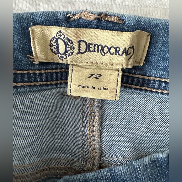 Democracy Distressed Denim Crops (size 12) - Picture 5 of 8